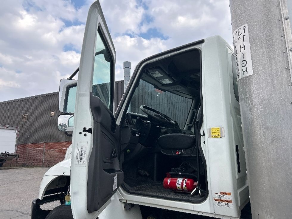 Medium Duty Box Truck-Light and Medium Duty Trucks-International-2020-MV607-Mississauga-ON-157,628\n\t\tkm-$ 74,500 - Image 15