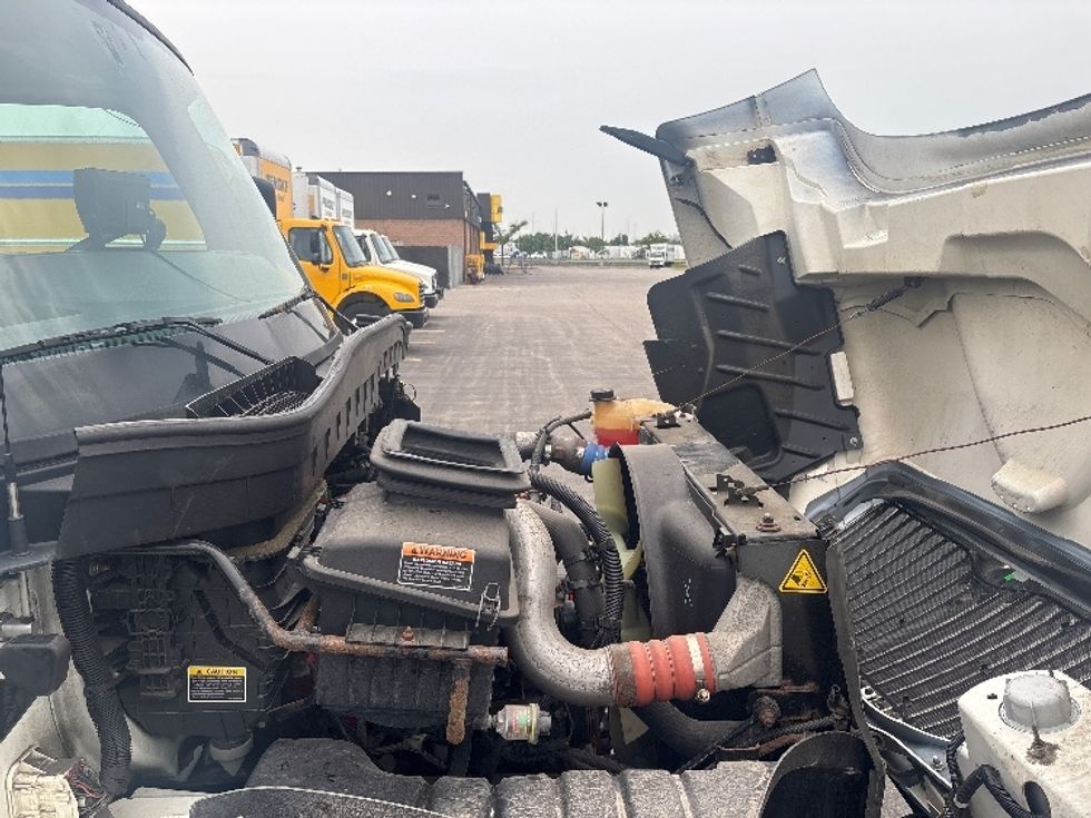Medium Duty Box Truck-Light and Medium Duty Trucks-International-2020-MV607-Mississauga-ON-164,300\n\t\tkm-$ 57,750 - Image 23