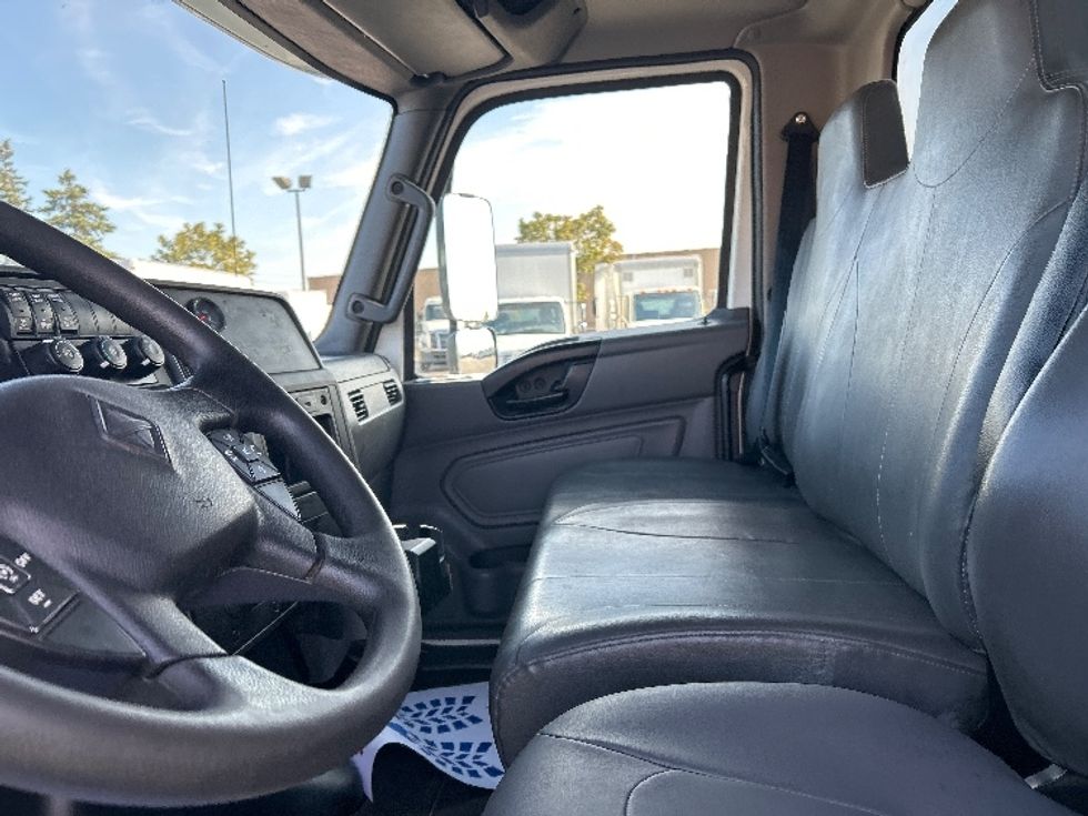 Medium Duty Box Truck-Light and Medium Duty Trucks-International-2020-MV607-Mississauga-ON-165,814\n\t\tkm-$ 61,500 - Image 19