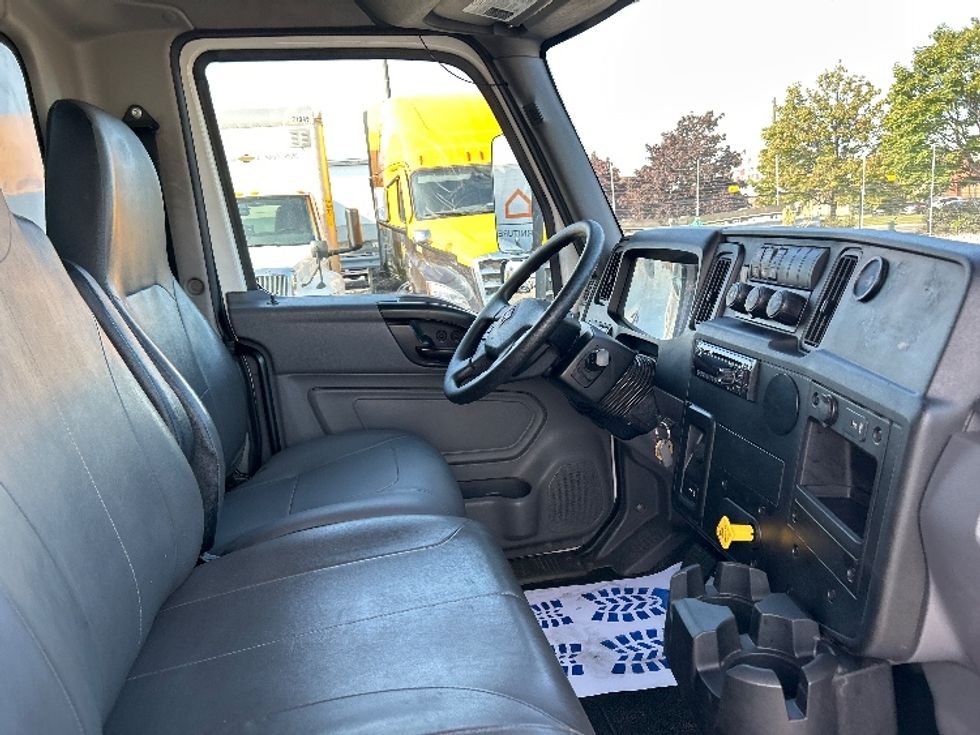 Medium Duty Box Truck-Light and Medium Duty Trucks-International-2020-MV607-Mississauga-ON-165,814\n\t\tkm-$ 61,500 - Image 22