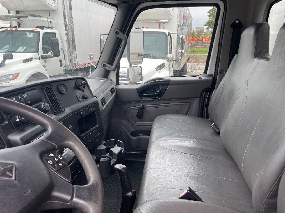 Medium Duty Box Truck-Light and Medium Duty Trucks-International-2020-MV607-Mississauga-ON-215,360\n\t\tkm-$ 69,750 - Image 19