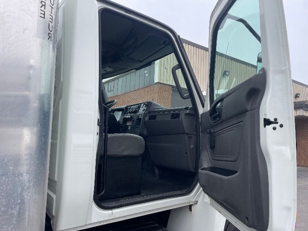 Medium Duty Box Truck-Light and Medium Duty Trucks-International-2020-MV607-Mississauga-ON-215,360\n\t\tkm-$ 69,750 - Image 20
