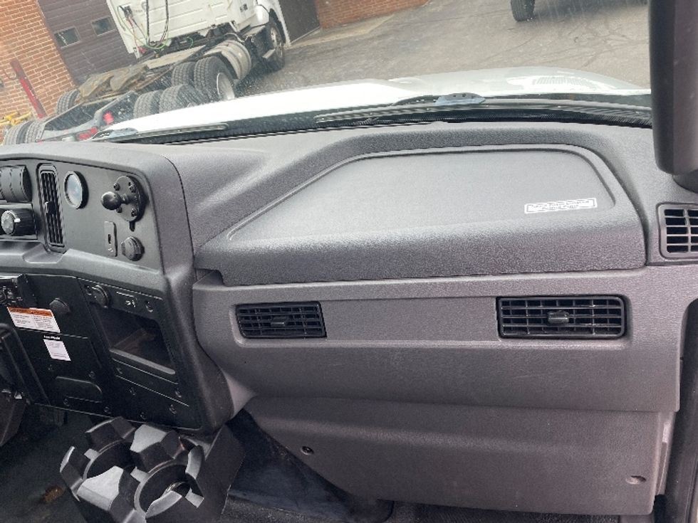 Medium Duty Box Truck-Light and Medium Duty Trucks-International-2020-MV607-Mississauga-ON-215,360\n\t\tkm-$ 69,750 - Image 21
