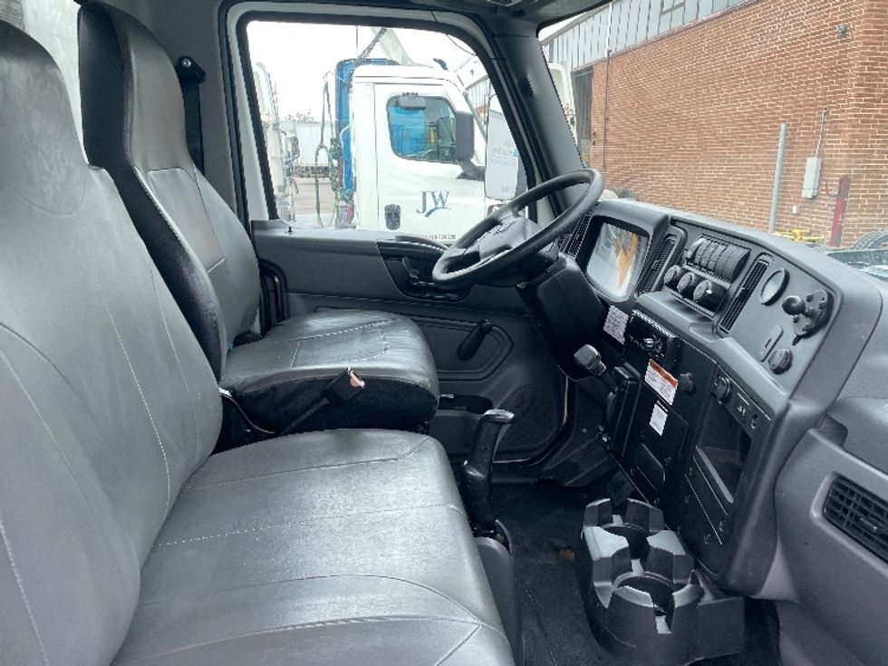 Medium Duty Box Truck-Light and Medium Duty Trucks-International-2020-MV607-Mississauga-ON-215,360\n\t\tkm-$ 69,750 - Image 22