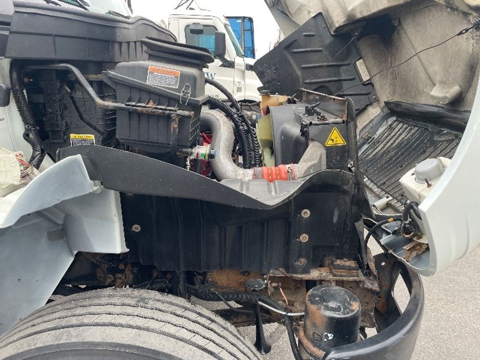 Medium Duty Box Truck-Light and Medium Duty Trucks-International-2020-MV607-Mississauga-ON-215,360\n\t\tkm-$ 69,750 - Image 23