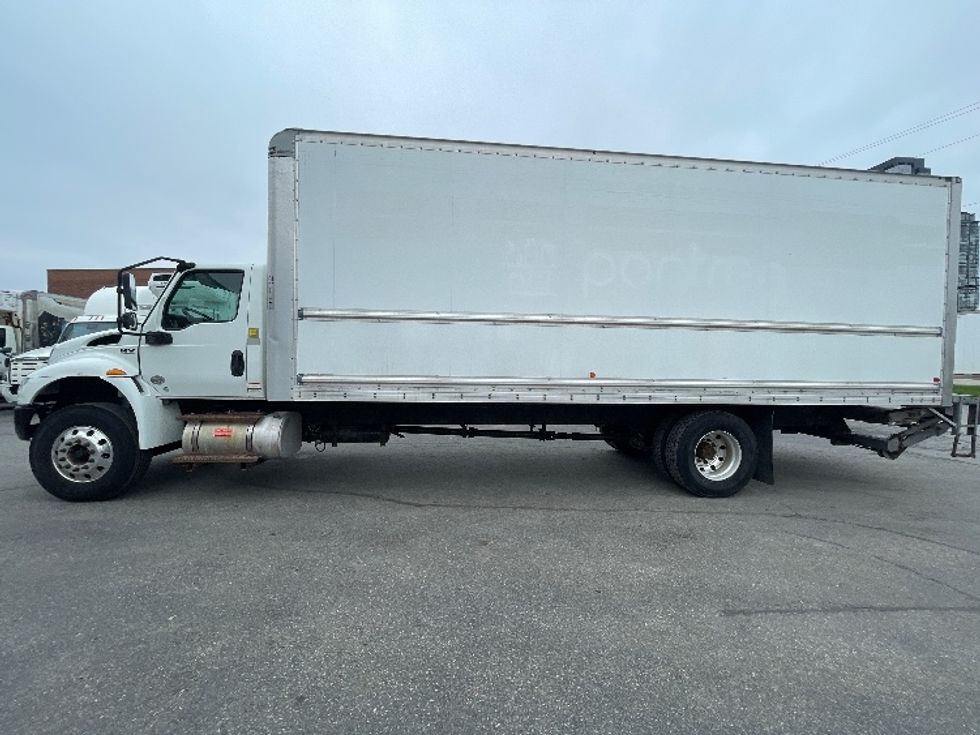 Medium Duty Box Truck-Light and Medium Duty Trucks-International-2020-MV607-Mississauga-ON-215,360\n\t\tkm-$ 69,750 - Image 4