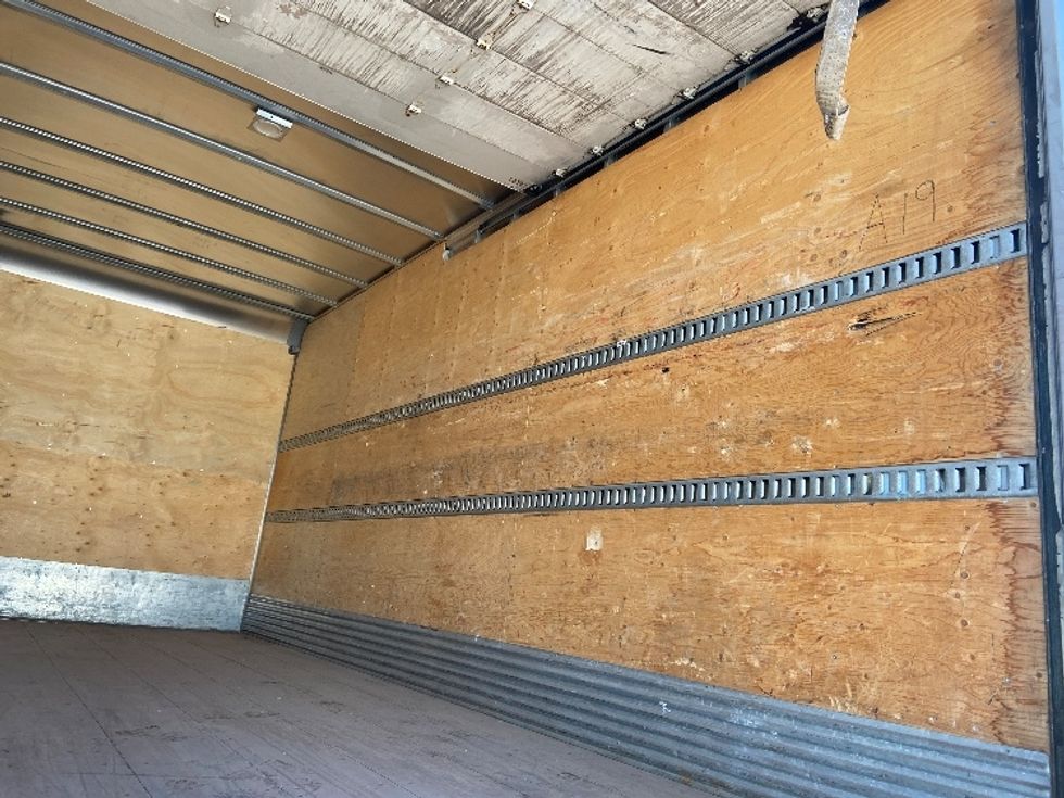 Medium Duty Box Truck-Light and Medium Duty Trucks-International-2020-MV607-Mississauga-ON-240,885\n\t\tkm-$ 63,000 - Image 12