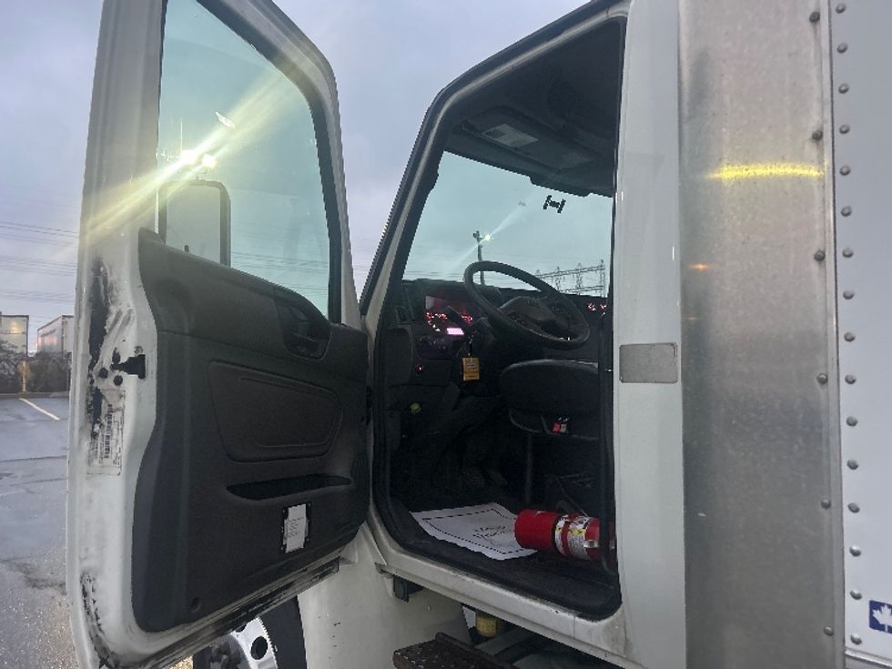 Medium Duty Box Truck-Light and Medium Duty Trucks-International-2020-MV607-Mississauga-ON-256,273\n\t\tkm-$ 58,500 - Image 16
