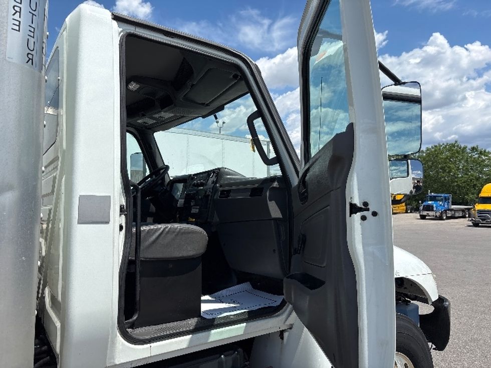 Medium Duty Box Truck-Light and Medium Duty Trucks-International-2020-MV607-Mississauga-ON-263,251\n\t\tkm-$ 51,750 - Image 20