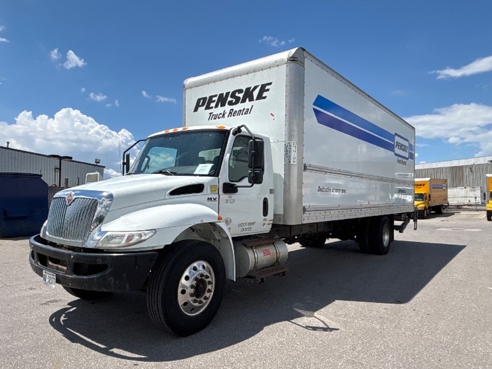 Medium Duty Box Truck-Light and Medium Duty Trucks-International-2020-MV607-Mississauga-ON-263,251\n\t\tkm-$ 51,750 - Image 3