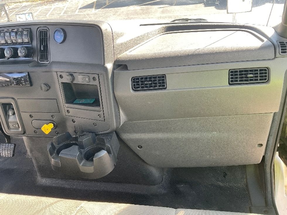 Medium Duty Box Truck-Light and Medium Duty Trucks-International-2020-MV607-Mississauga-ON-269,980\n\t\tkm-$ 66,250 - Image 21