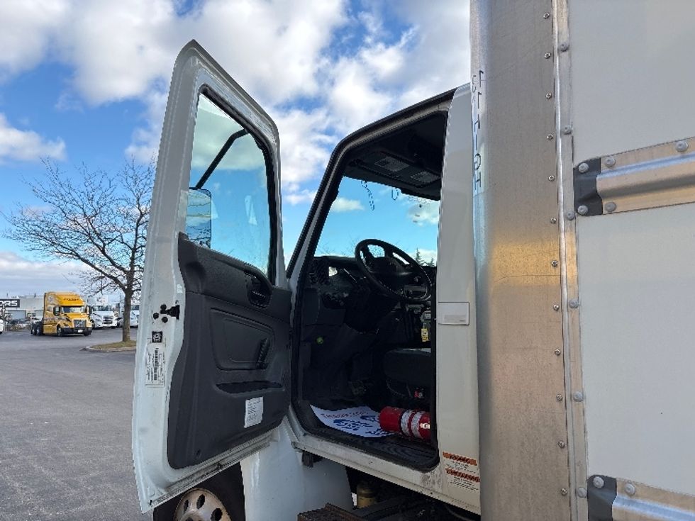 Medium Duty Box Truck-Light and Medium Duty Trucks-International-2020-MV607-Mississauga-ON-275,955\n\t\tkm-$ 54,750 - Image 15