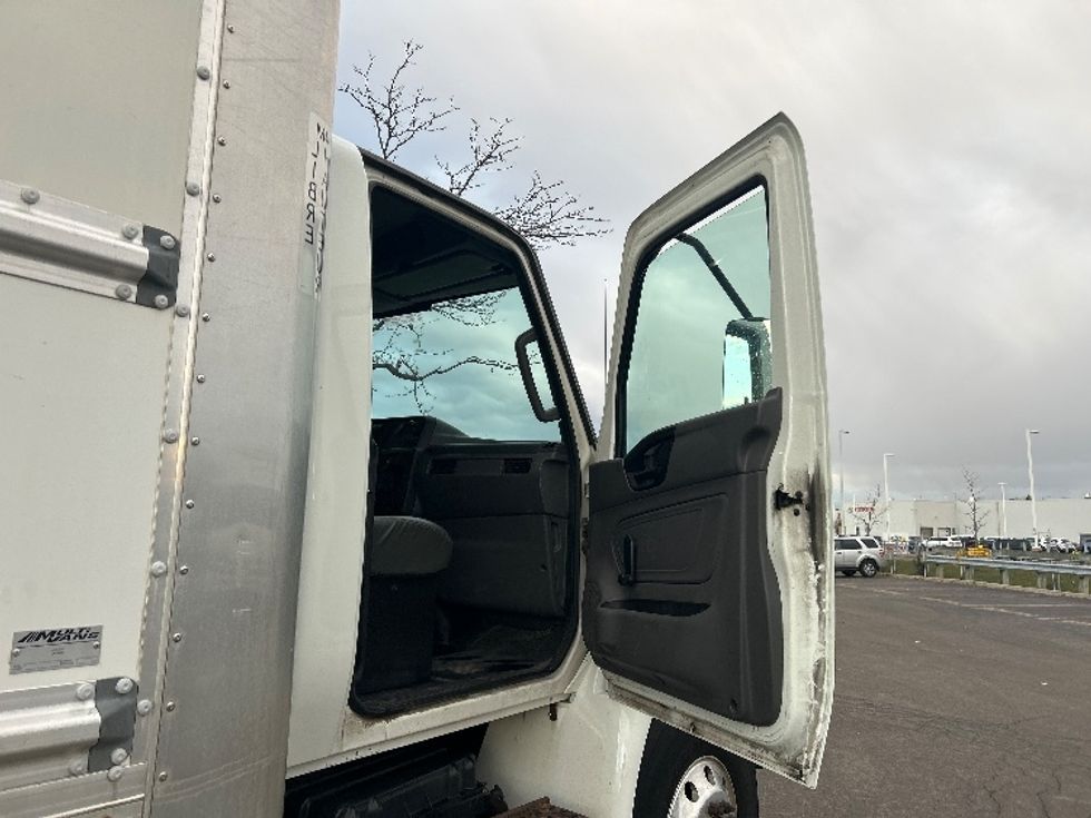 Medium Duty Box Truck-Light and Medium Duty Trucks-International-2020-MV607-Mississauga-ON-275,955\n\t\tkm-$ 54,750 - Image 19