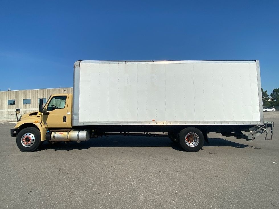 Medium Duty Box Truck-Light and Medium Duty Trucks-International-2020-MV607-Mississauga-ON-282,824\n\t\tkm-$ 56,250 - Image 4
