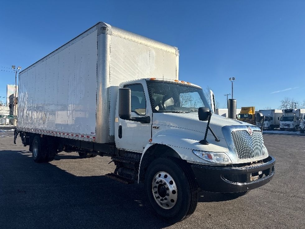 Medium Duty Box Truck-Light and Medium Duty Trucks-International-2020-MV607-Mississauga-ON-287,834\n\t\tkm-$ 53,750 - Image 1