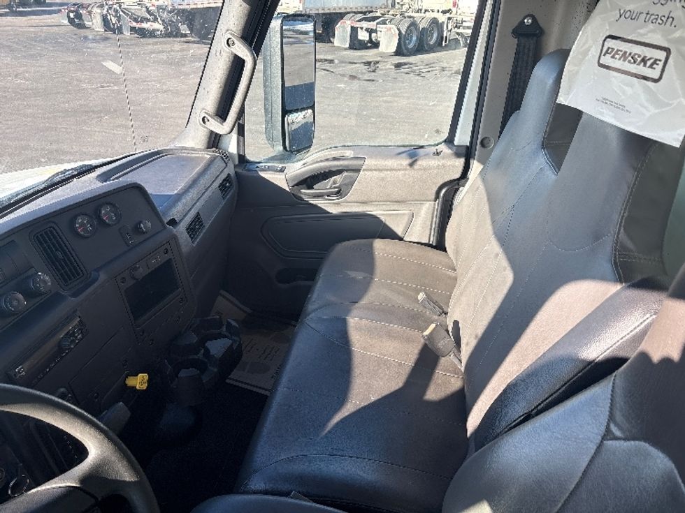 Medium Duty Box Truck-Light and Medium Duty Trucks-International-2020-MV607-Mississauga-ON-287,834\n\t\tkm-$ 53,750 - Image 18