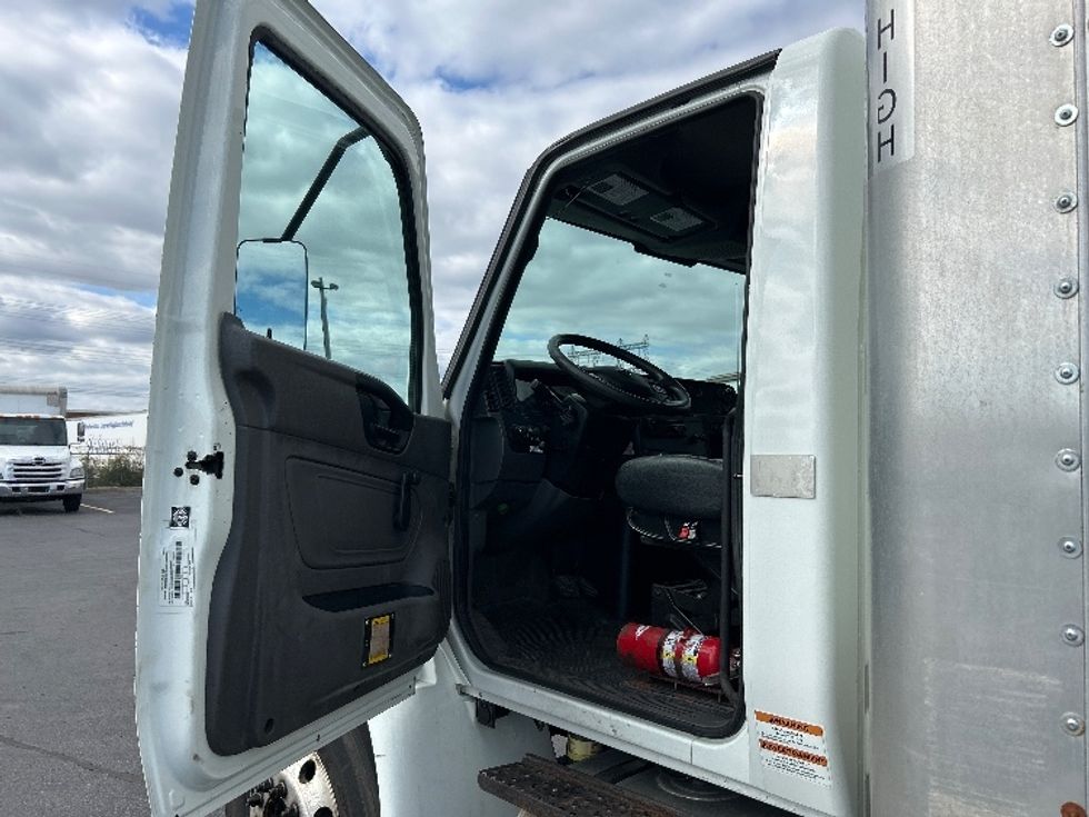 Medium Duty Box Truck-Light and Medium Duty Trucks-International-2020-MV607-Mississauga-ON-305,854\n\t\tkm-$ 50,250 - Image 16