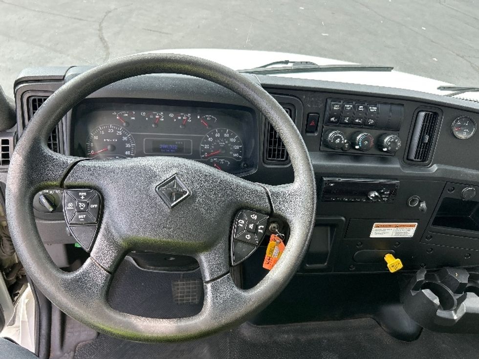 Medium Duty Box Truck-Light and Medium Duty Trucks-International-2020-MV607-Mississauga-ON-305,854\n\t\tkm-$ 50,250 - Image 18