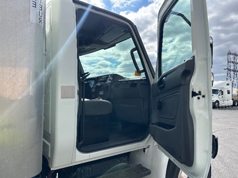 Medium Duty Box Truck-Light and Medium Duty Trucks-International-2020-MV607-Mississauga-ON-305,854\n\t\tkm-$ 50,250 - Image 20