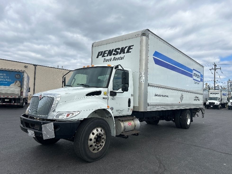 Medium Duty Box Truck-Light and Medium Duty Trucks-International-2020-MV607-Mississauga-ON-305,854\n\t\tkm-$ 50,250 - Image 3