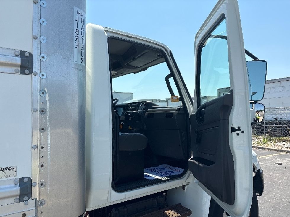 Medium Duty Box Truck-Light and Medium Duty Trucks-International-2020-MV607-Mississauga-ON-318,413\n\t\tkm-$ 45,750 - Image 20