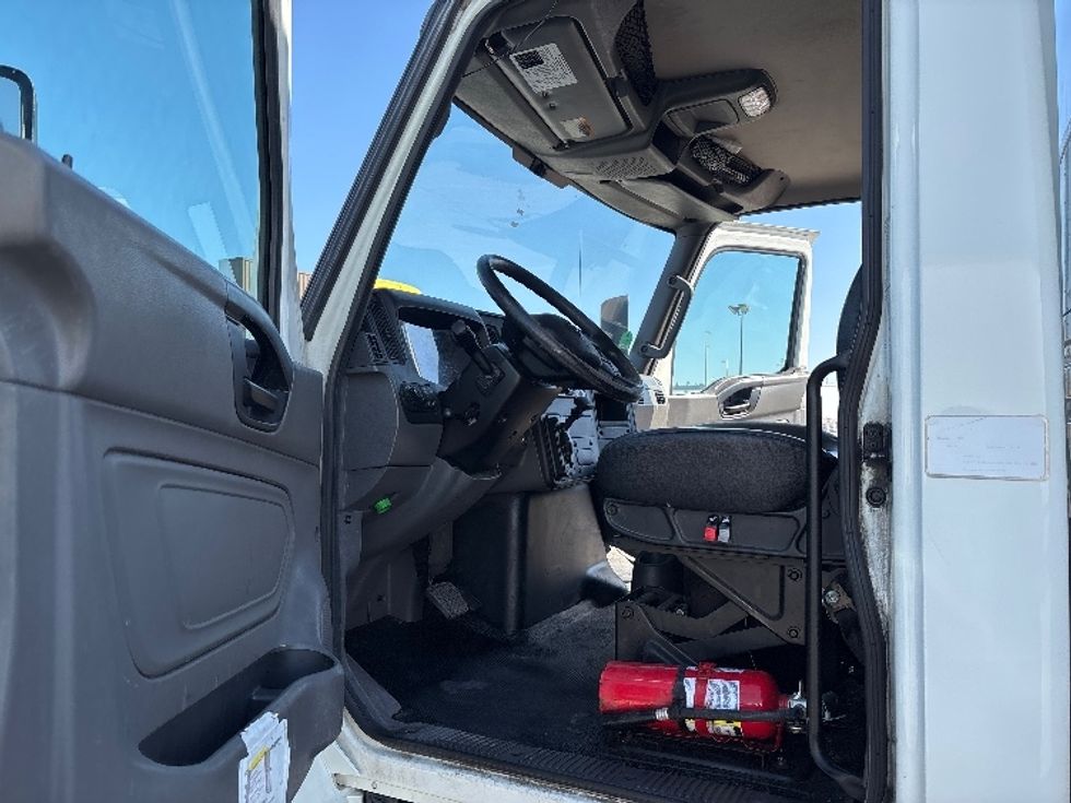 Medium Duty Box Truck-Light and Medium Duty Trucks-International-2020-MV607-Mississauga-ON-320,457\n\t\tkm-$ 55,250 - Image 16