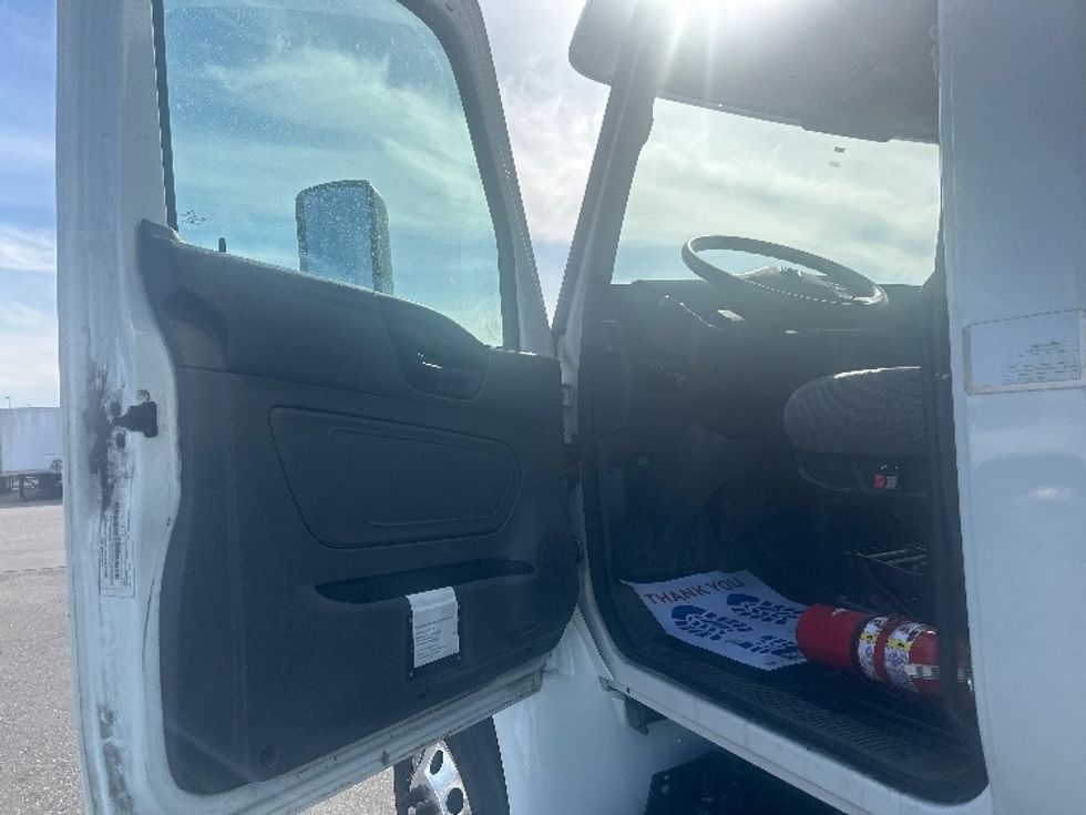 Medium Duty Box Truck-Light and Medium Duty Trucks-International-2020-MV607-Mississauga-ON-364,325\n\t\tkm-$ 66,250 - Image 16