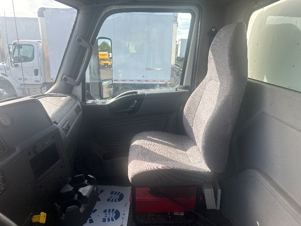 Medium Duty Box Truck-Light and Medium Duty Trucks-International-2020-MV607-Mississauga-ON-364,325\n\t\tkm-$ 66,250 - Image 19