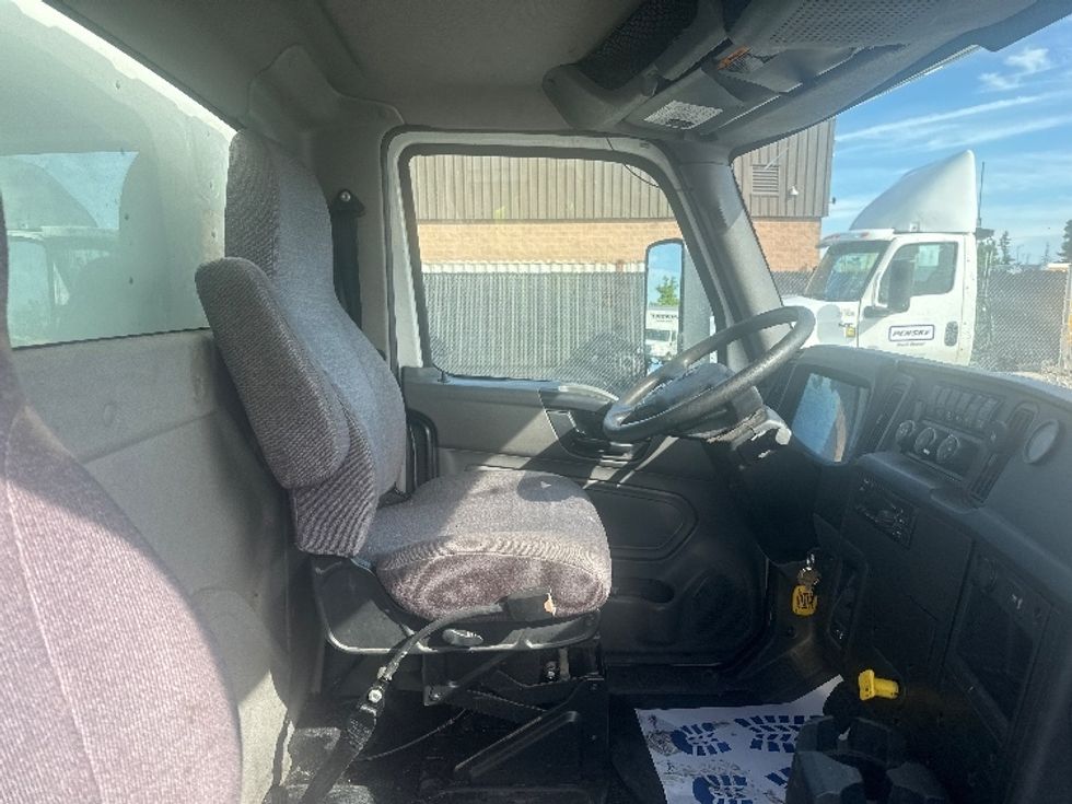 Medium Duty Box Truck-Light and Medium Duty Trucks-International-2020-MV607-Mississauga-ON-364,325\n\t\tkm-$ 66,250 - Image 22