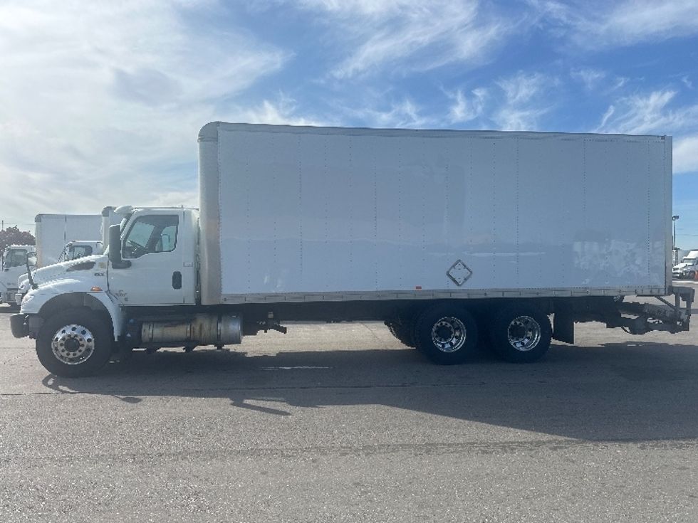 Medium Duty Box Truck-Light and Medium Duty Trucks-International-2020-MV607-Mississauga-ON-364,325\n\t\tkm-$ 66,250 - Image 4