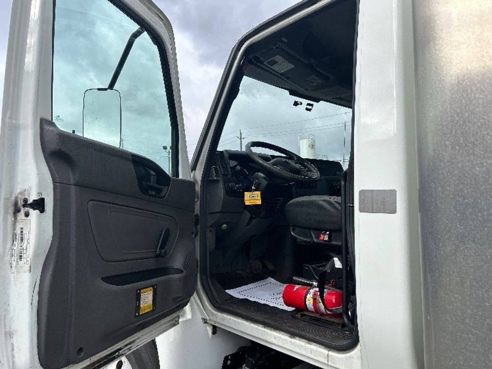 Medium Duty Box Truck-Light and Medium Duty Trucks-International-2020-MV607-Mississauga-ON-401,227\n\t\tkm-$ 52,500 - Image 15