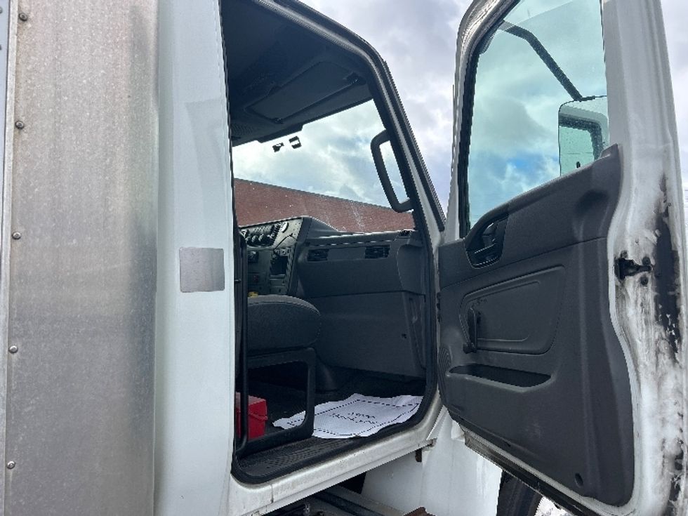 Medium Duty Box Truck-Light and Medium Duty Trucks-International-2020-MV607-Mississauga-ON-401,227\n\t\tkm-$ 52,500 - Image 19