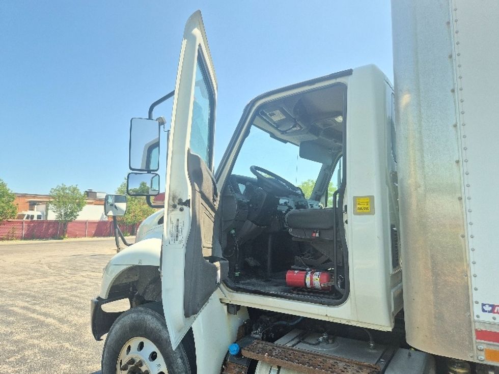 Medium Duty Box Truck-Light and Medium Duty Trucks-International-2020-MV607-Mississauga-ON-461,769\n\t\tkm-$ 38,250 - Image 16