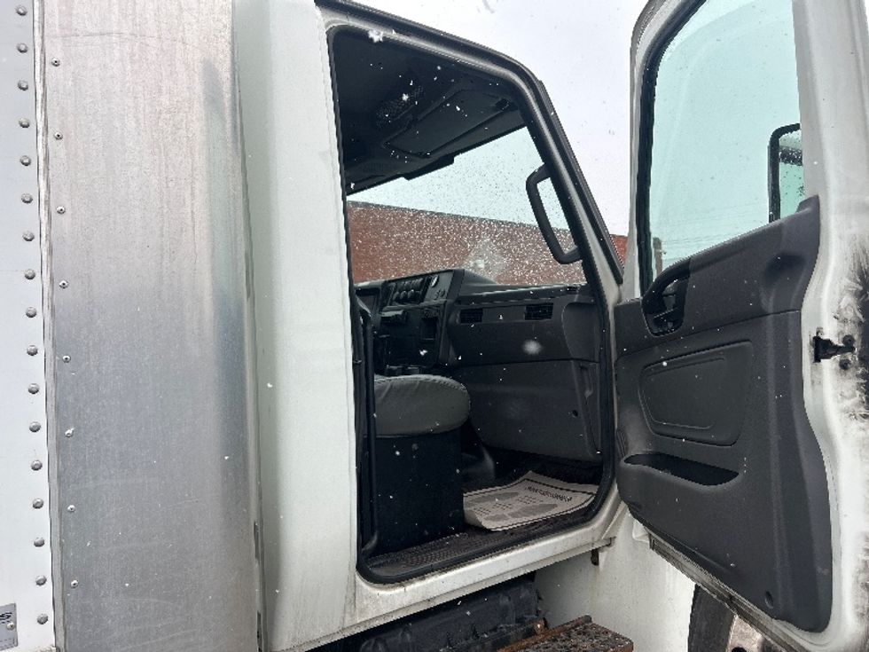 Medium Duty Box Truck-Light and Medium Duty Trucks-International-2020-MV607-Mississauga-ON-99,991\n\t\tkm-$ 82,250 - Image 17