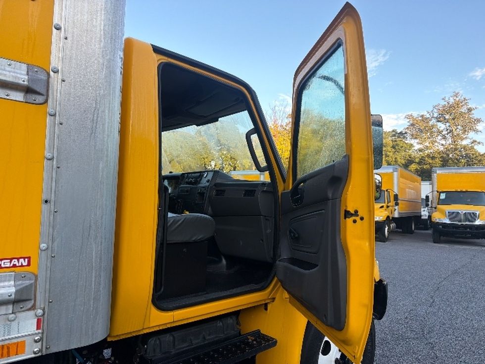 Medium Duty Box Truck-Light and Medium Duty Trucks-International-2020-MV607-Mobile-AL-160,525\n\t\tmiles-$ 34,500 - Image 20