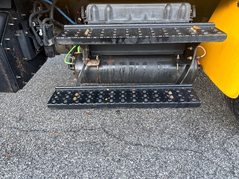 Medium Duty Box Truck-Light and Medium Duty Trucks-International-2020-MV607-Mobile-AL-160,525\n\t\tmiles-$ 34,500 - Image 26