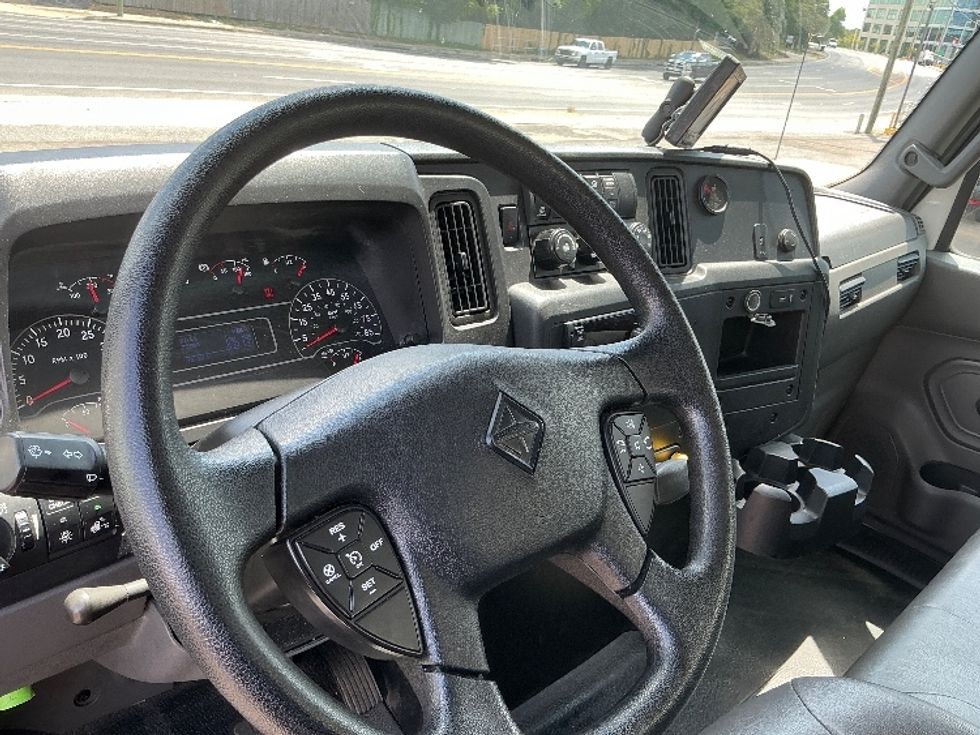 Medium Duty Box Truck-Light and Medium Duty Trucks-International-2020-MV607-Mobile-AL-76,643\n\t\tmiles-$ 62,750 - Image 17