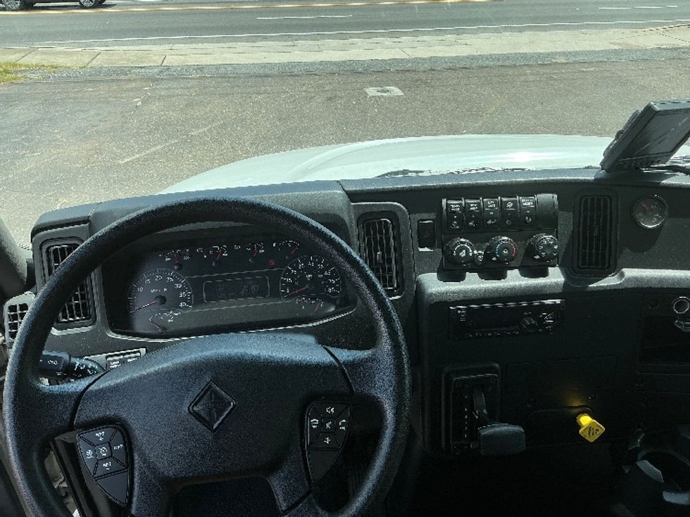 Medium Duty Box Truck-Light and Medium Duty Trucks-International-2020-MV607-Mobile-AL-76,643\n\t\tmiles-$ 62,750 - Image 18