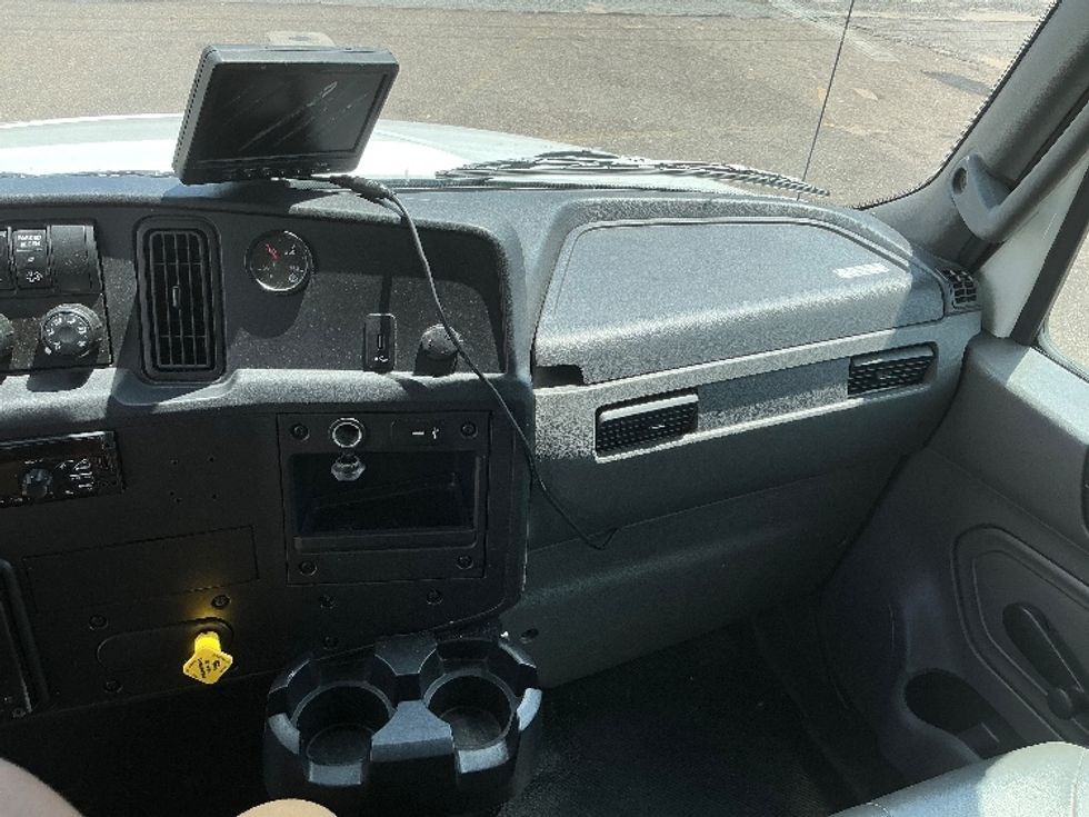 Medium Duty Box Truck-Light and Medium Duty Trucks-International-2020-MV607-Mobile-AL-76,643\n\t\tmiles-$ 62,750 - Image 21