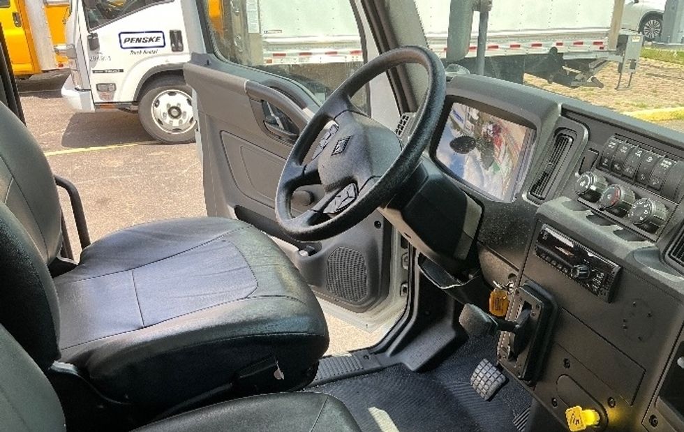 Medium Duty Box Truck-Light and Medium Duty Trucks-International-2020-MV607-Mobile-AL-76,643\n\t\tmiles-$ 62,750 - Image 22