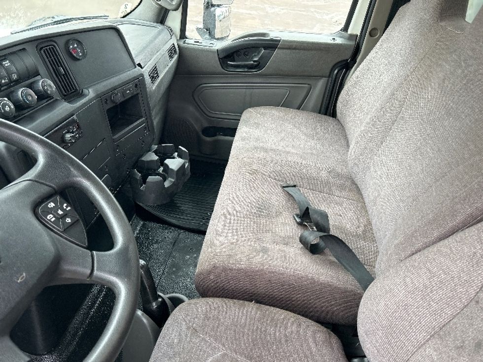 Medium Duty Box Truck-Light and Medium Duty Trucks-International-2020-MV607-Moncton-NB-260,530\n\t\tkm-$ 63,000 - Image 19