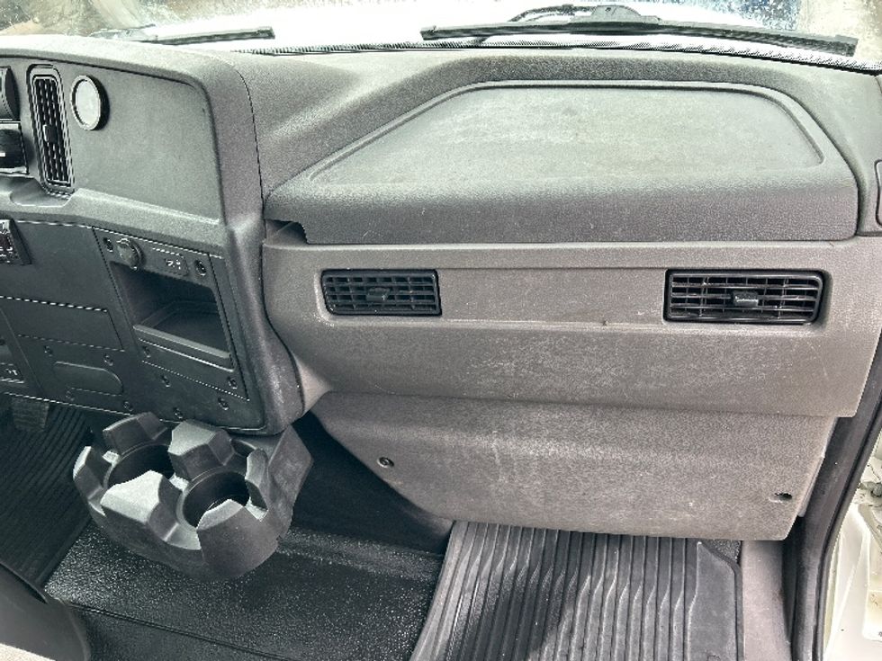 Medium Duty Box Truck-Light and Medium Duty Trucks-International-2020-MV607-Moncton-NB-260,530\n\t\tkm-$ 63,000 - Image 21