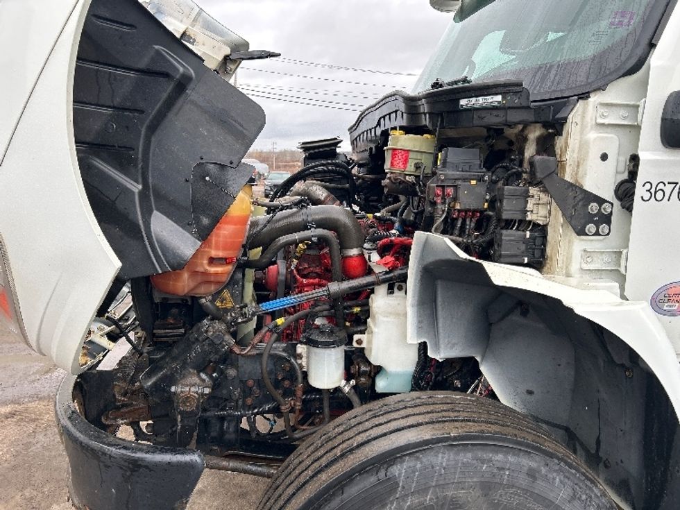 Medium Duty Box Truck-Light and Medium Duty Trucks-International-2020-MV607-Moncton-NB-260,530\n\t\tkm-$ 63,000 - Image 24