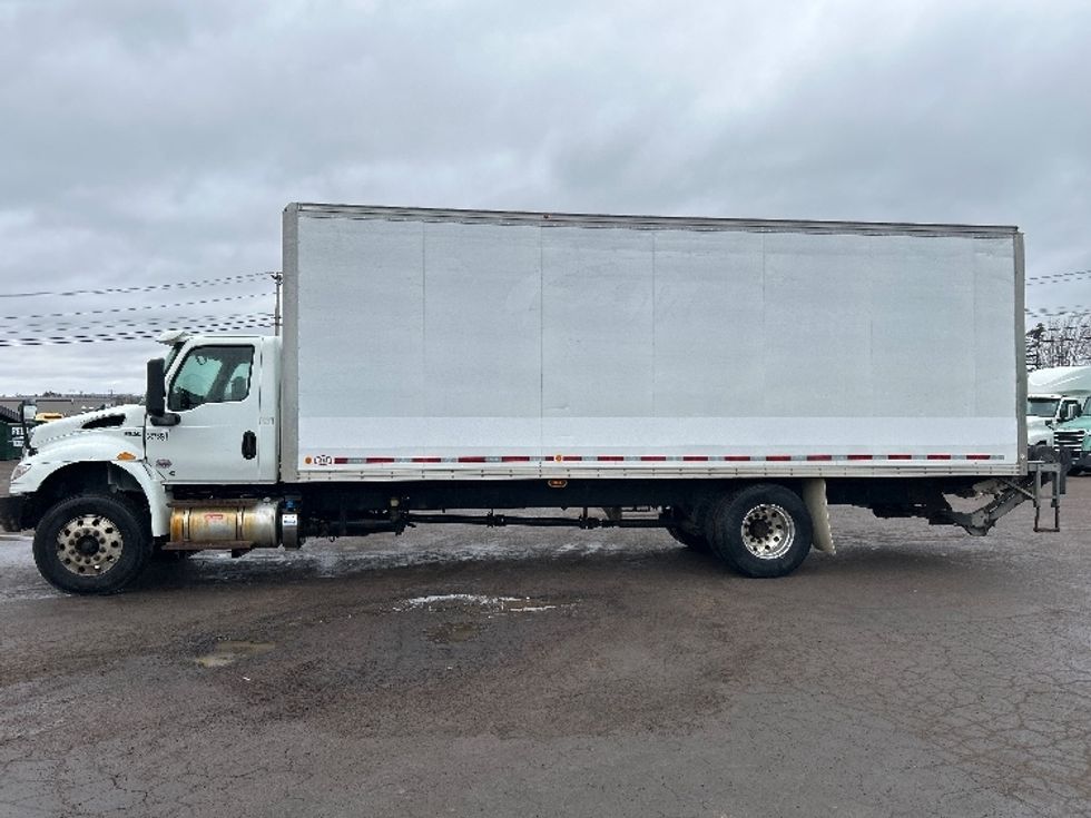 Medium Duty Box Truck-Light and Medium Duty Trucks-International-2020-MV607-Moncton-NB-260,530\n\t\tkm-$ 63,000 - Image 4