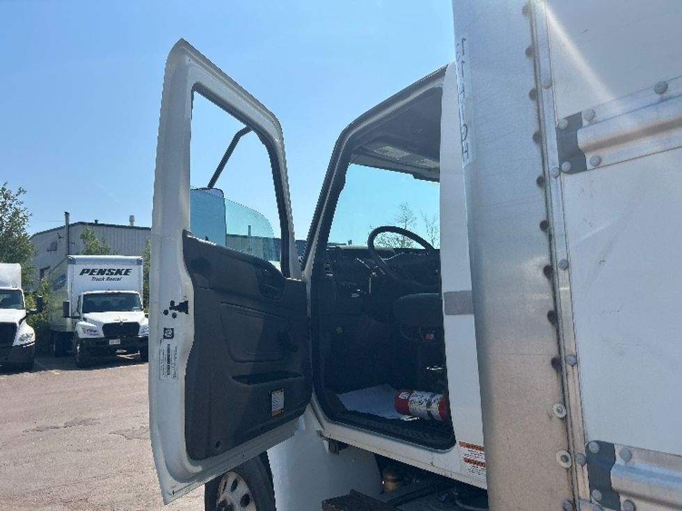 Medium Duty Box Truck-Light and Medium Duty Trucks-International-2020-MV607-Moncton-NB-284,775\n\t\tkm-$ 51,750 - Image 15