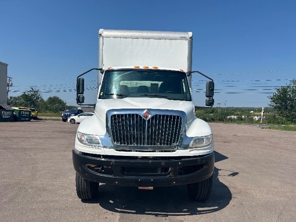 Medium Duty Box Truck-Light and Medium Duty Trucks-International-2020-MV607-Moncton-NB-284,775\n\t\tkm-$ 51,750 - Image 2