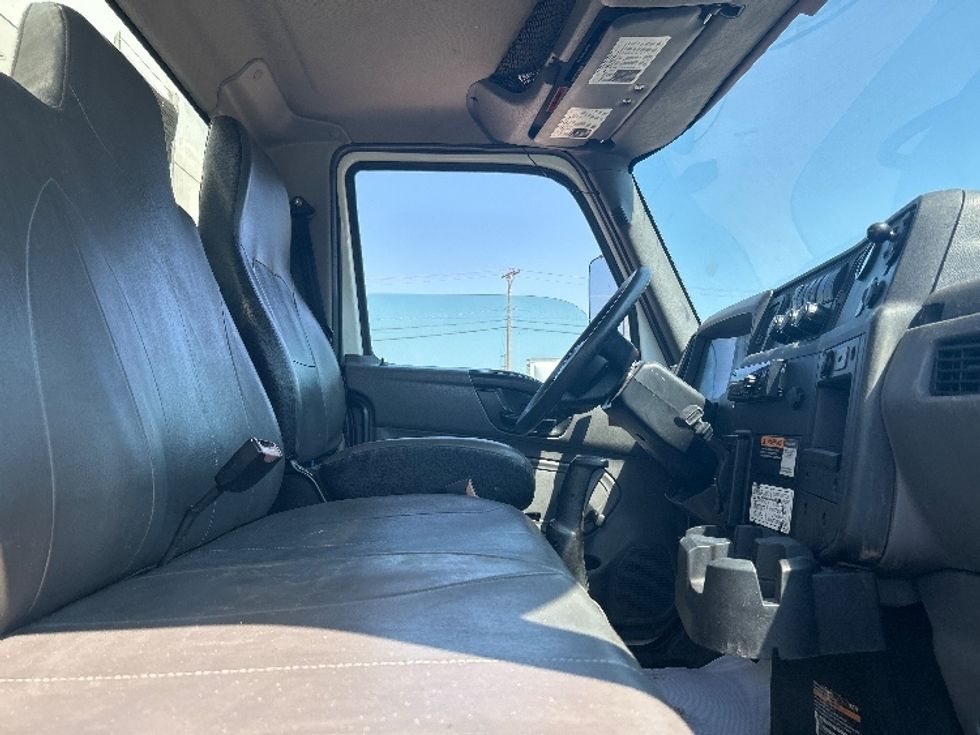 Medium Duty Box Truck-Light and Medium Duty Trucks-International-2020-MV607-Moncton-NB-284,775\n\t\tkm-$ 51,750 - Image 21