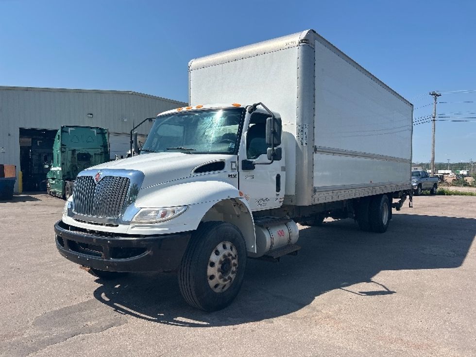 Medium Duty Box Truck-Light and Medium Duty Trucks-International-2020-MV607-Moncton-NB-284,775\n\t\tkm-$ 51,750 - Image 3
