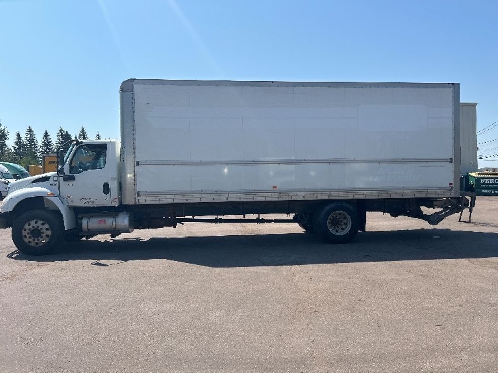 Medium Duty Box Truck-Light and Medium Duty Trucks-International-2020-MV607-Moncton-NB-284,775\n\t\tkm-$ 51,750 - Image 4