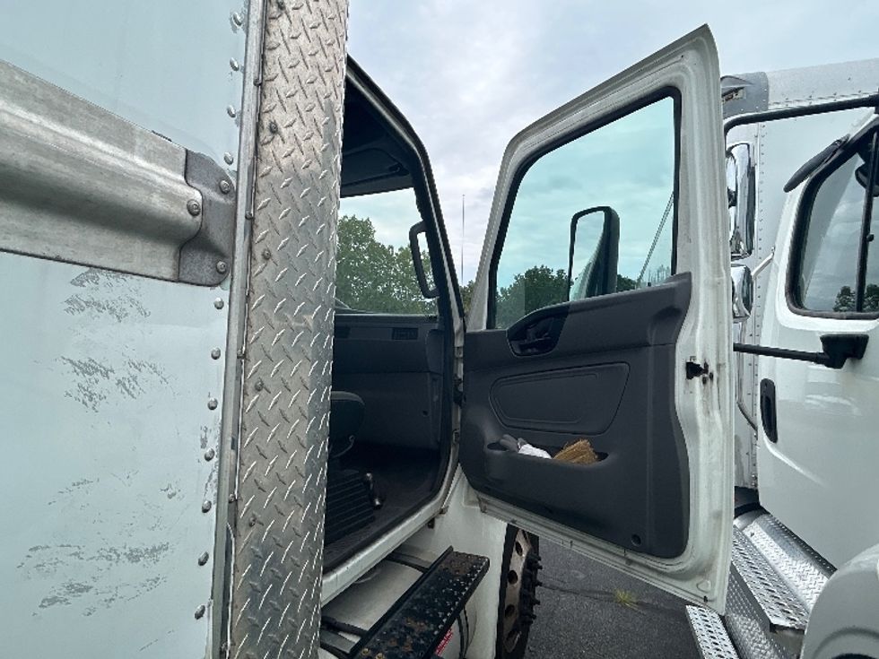 Medium Duty Box Truck-Light and Medium Duty Trucks-International-2020-MV607-Montgomery-NY-228,526\n\t\tmiles-$ 12,500 - Image 20